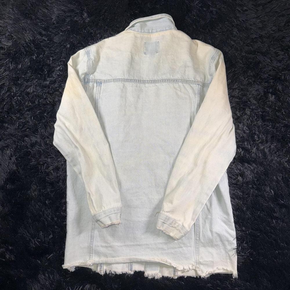 Love Tree Denim Jacket Womens Medium Blue Distressed Long Button Up Frayed Hem - Picture 9 of 9